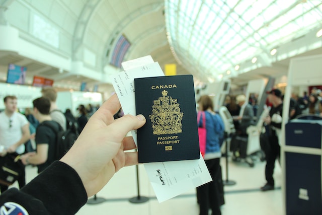 Paspor wajib dimiliki untuk bisa memasuki negara lain